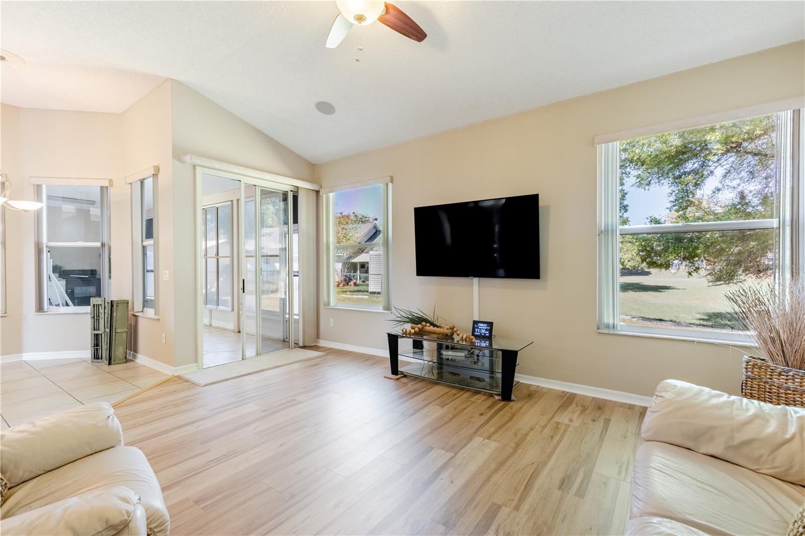 2710 Autumn Ln Property Photo 14