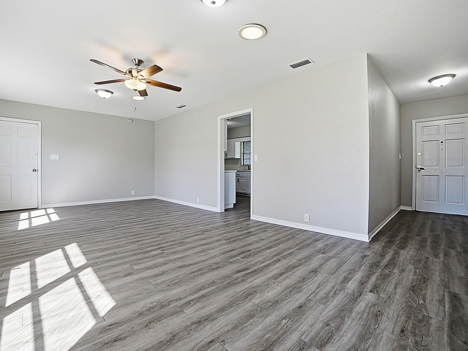 5 Oak St Property Photo 3