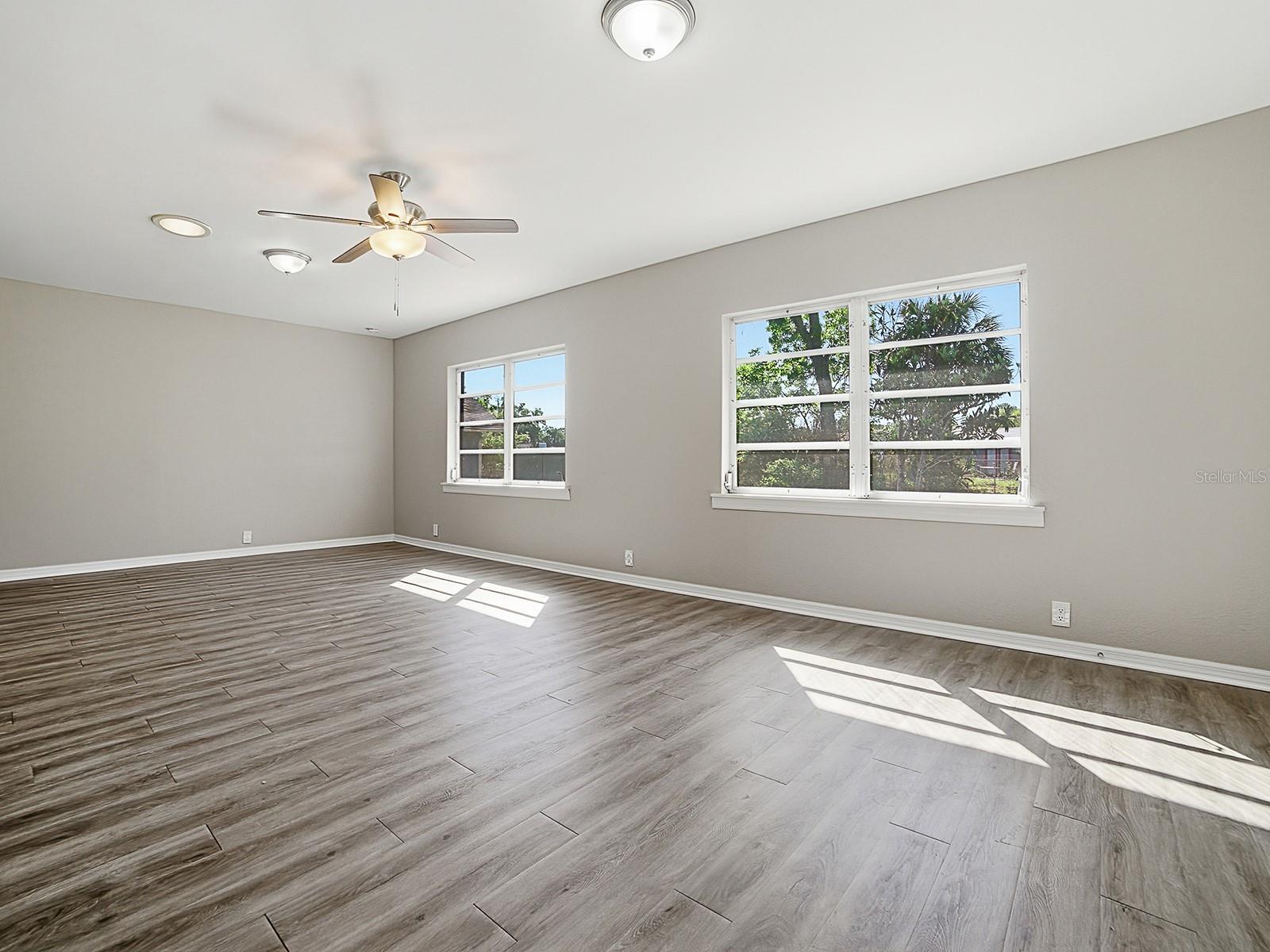 5 Oak St Property Photo 4