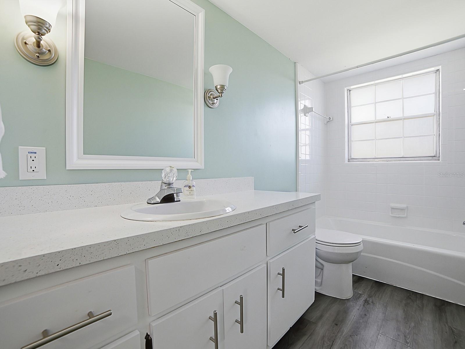5 Oak St Property Photo 12
