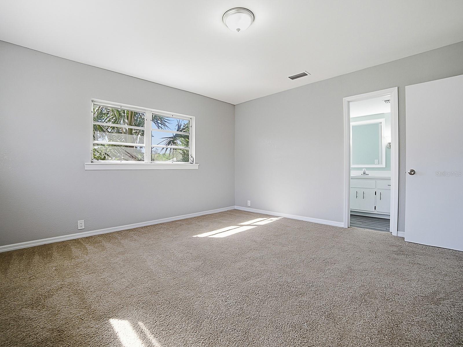 5 Oak St Property Photo 15