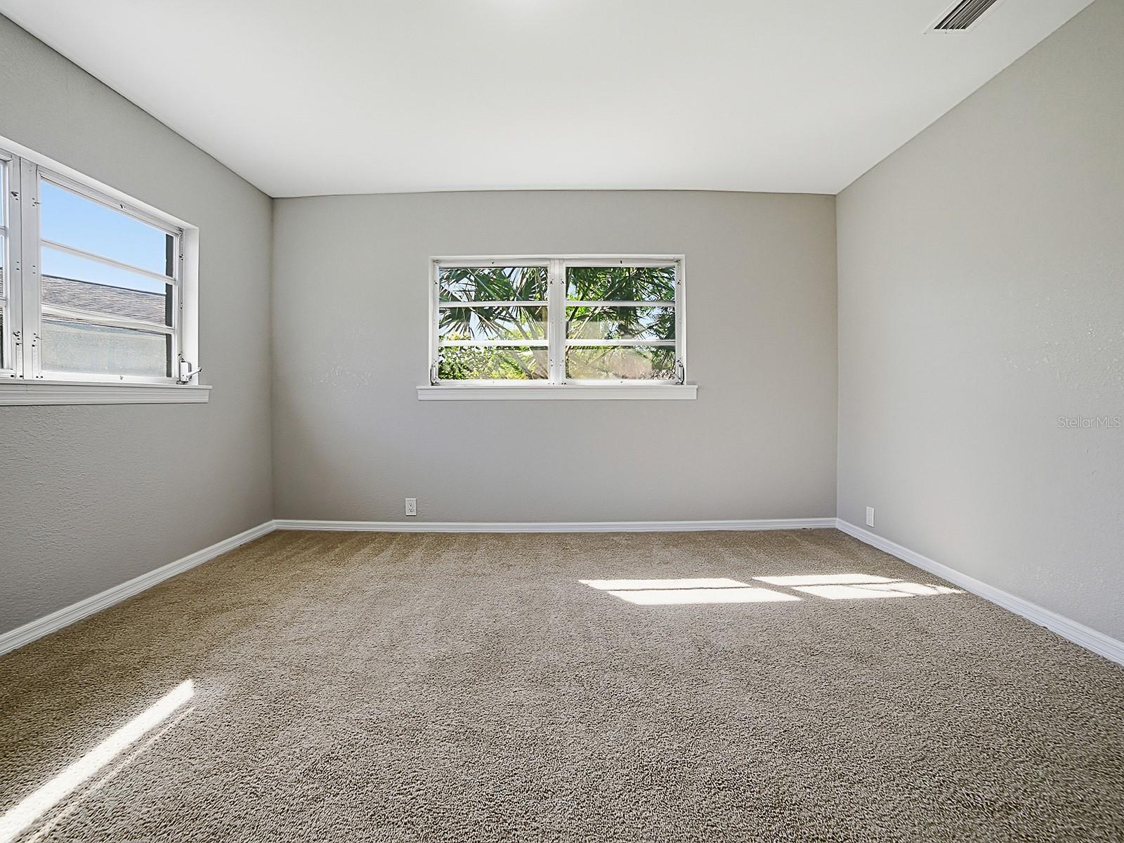 5 Oak St Property Photo 16