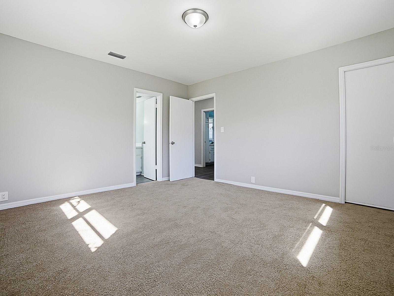 5 Oak St Property Photo 17