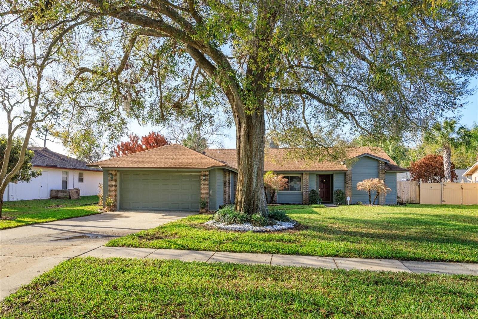 9237 Sabal Palm Cir Property Photo 1