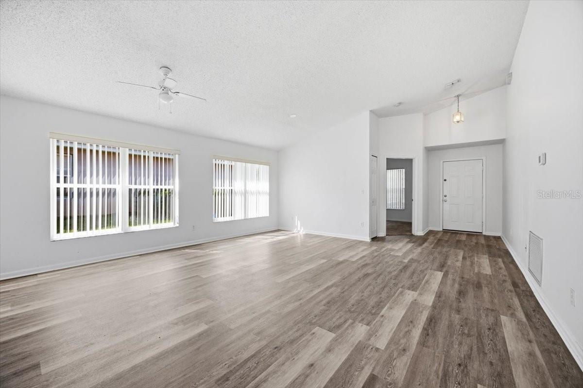 15702 Bay Vista Dr Property Photo 4