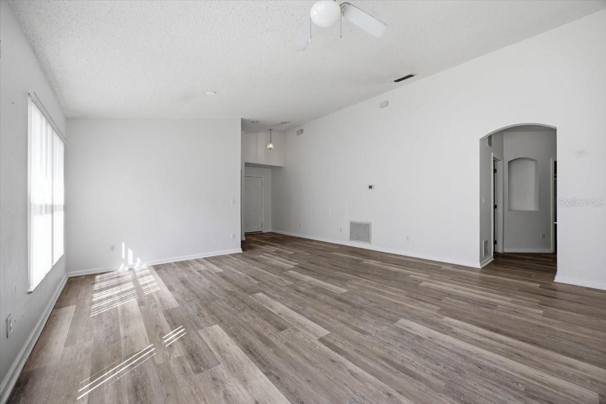 15702 Bay Vista Dr Property Photo 6