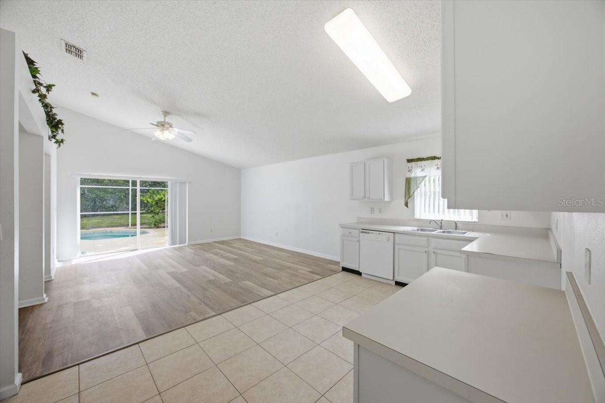 15702 Bay Vista Dr Property Photo 7