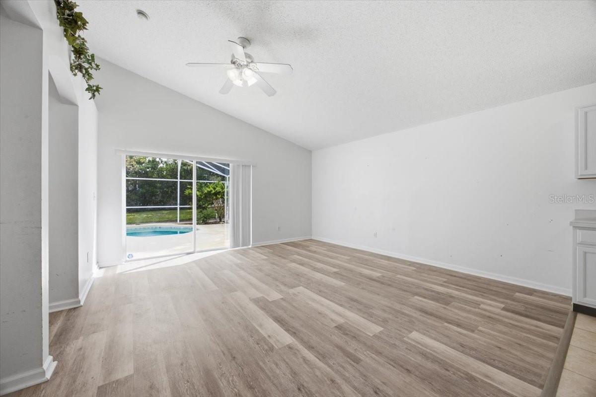 15702 Bay Vista Dr Property Photo 8