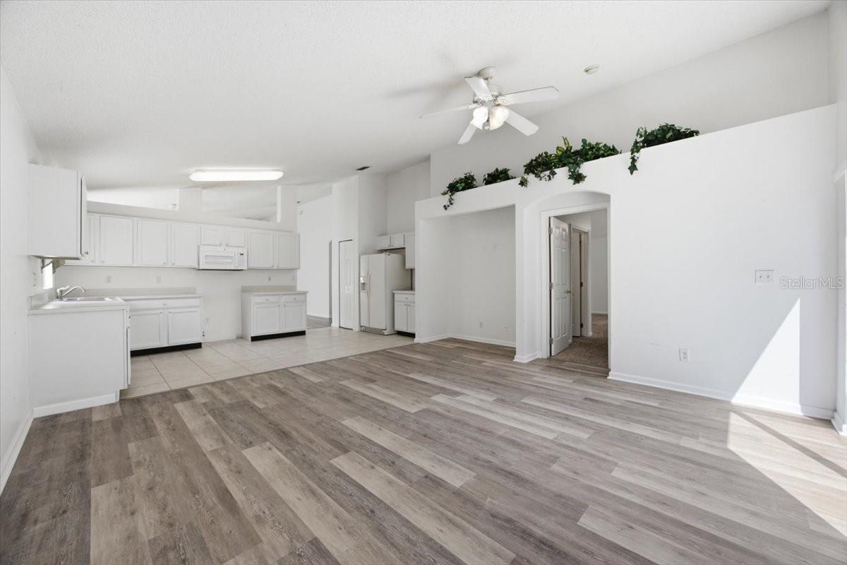 15702 Bay Vista Dr Property Photo 11