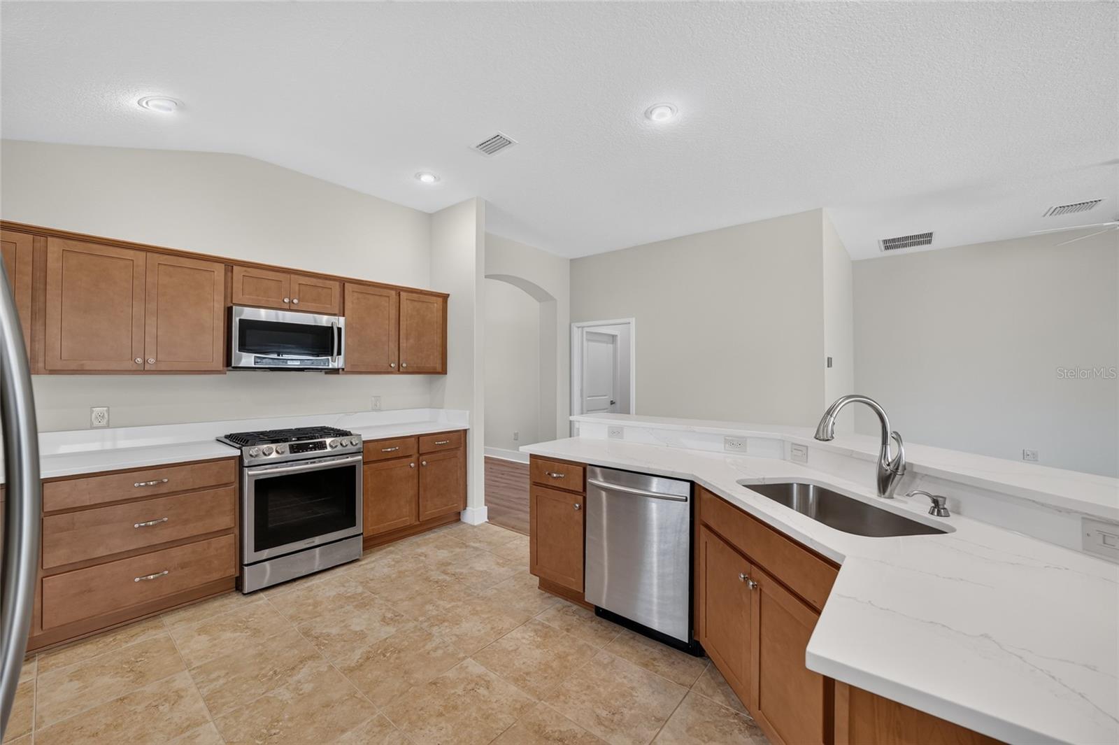 5791 Henry Loop Property Photo 9
