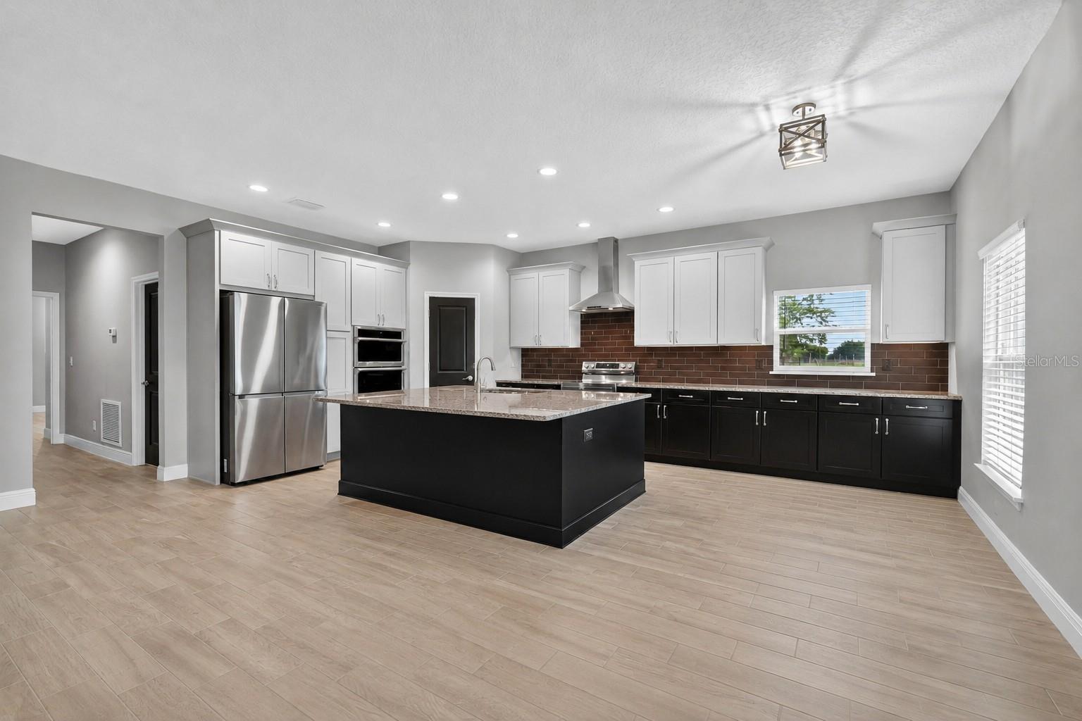 22431 Loop Rd Property Photo 2