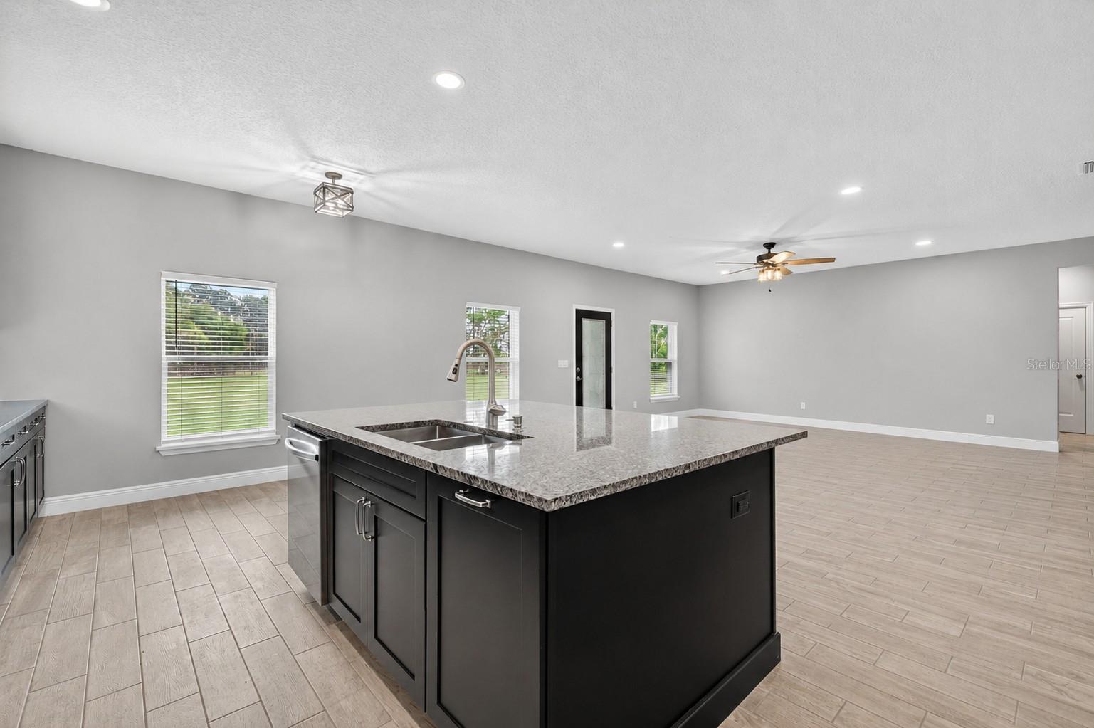 22431 Loop Rd Property Photo 4
