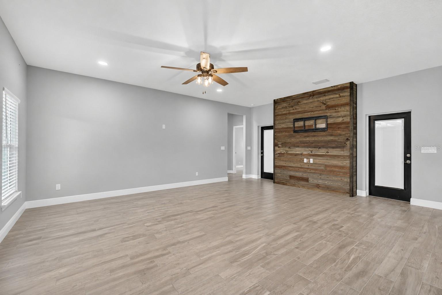 22431 Loop Rd Property Photo 6