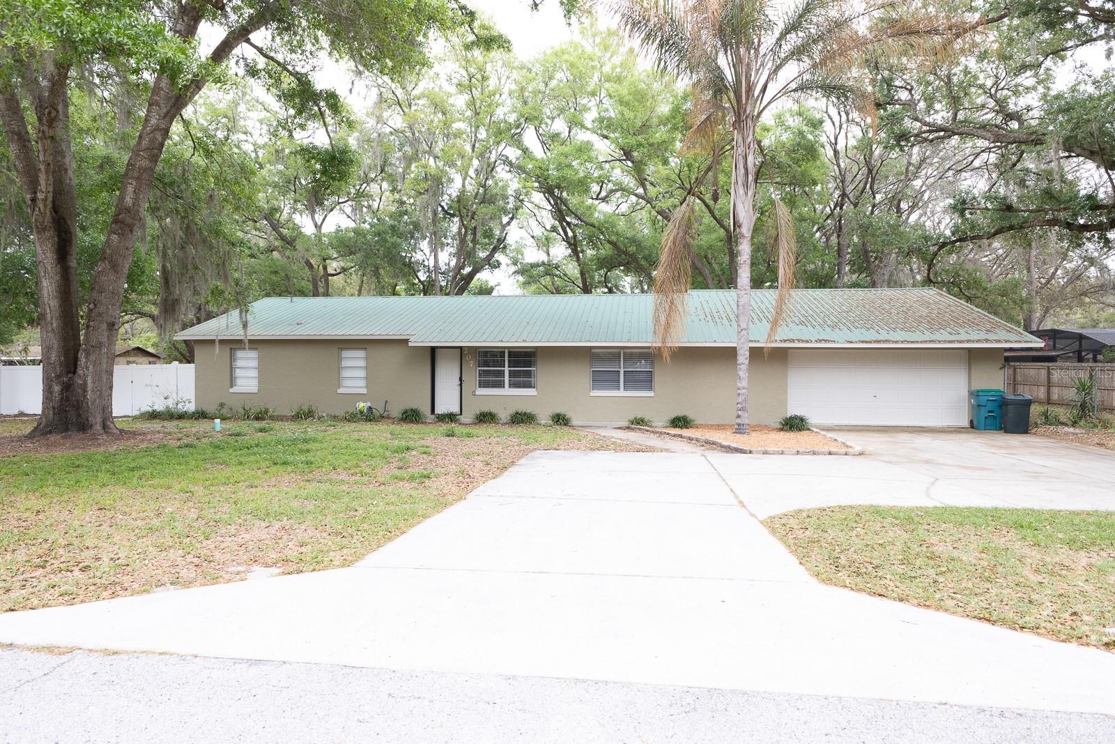 207 Mandarin Ln Property Photo 1