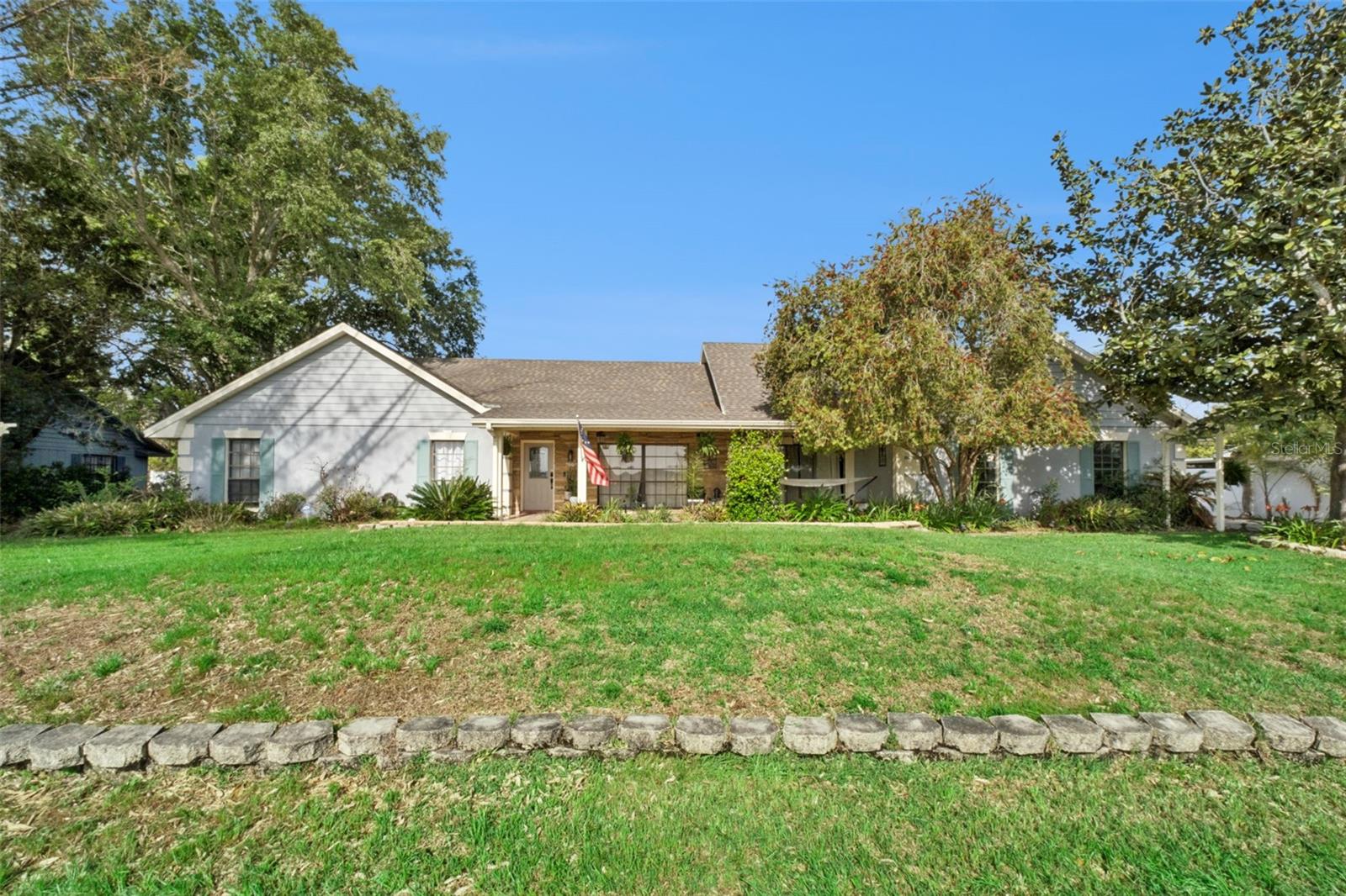 2002 Fairway Dr Property Photo 1
