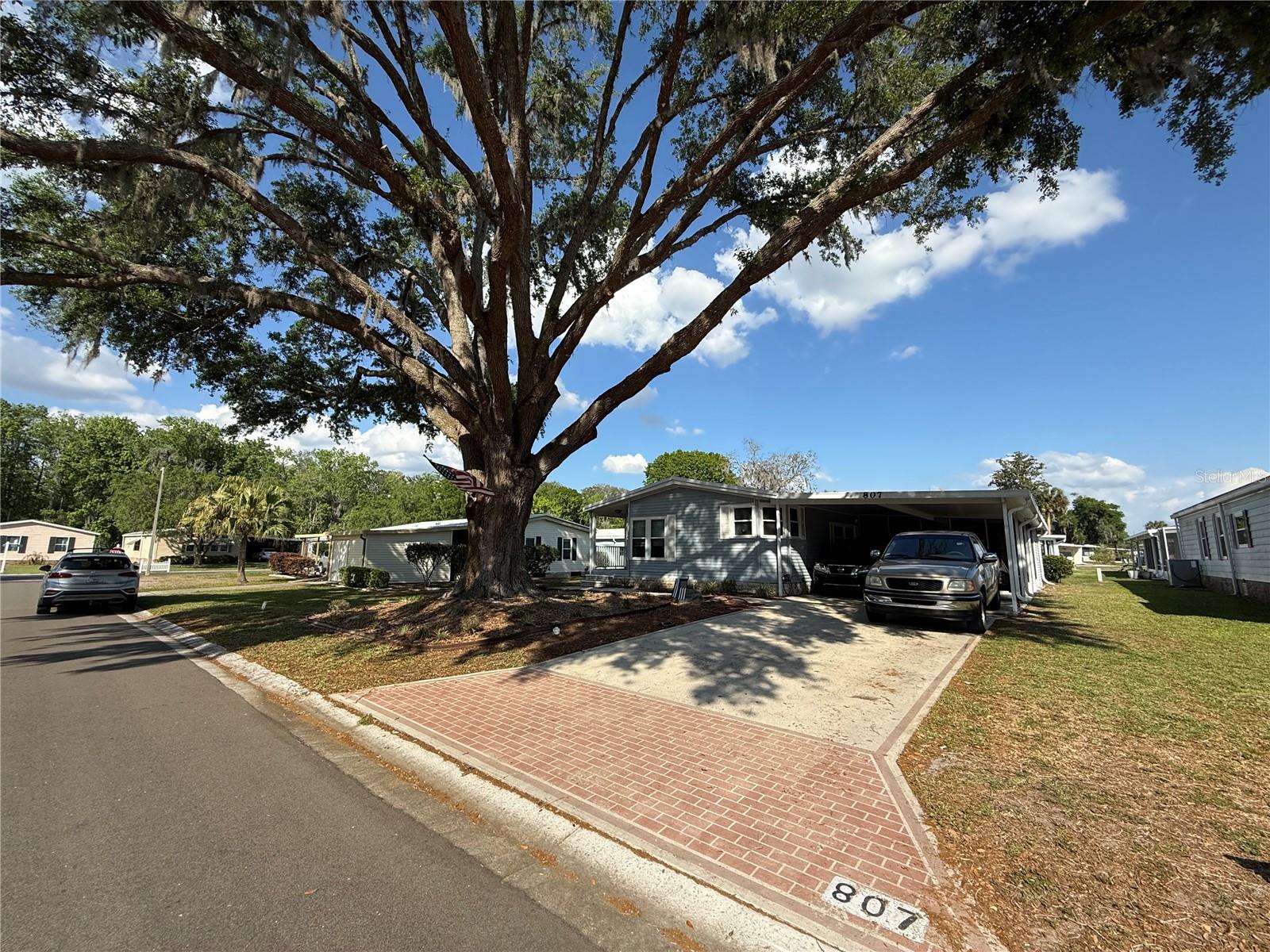 807 OAK BLVD Property Photo 1