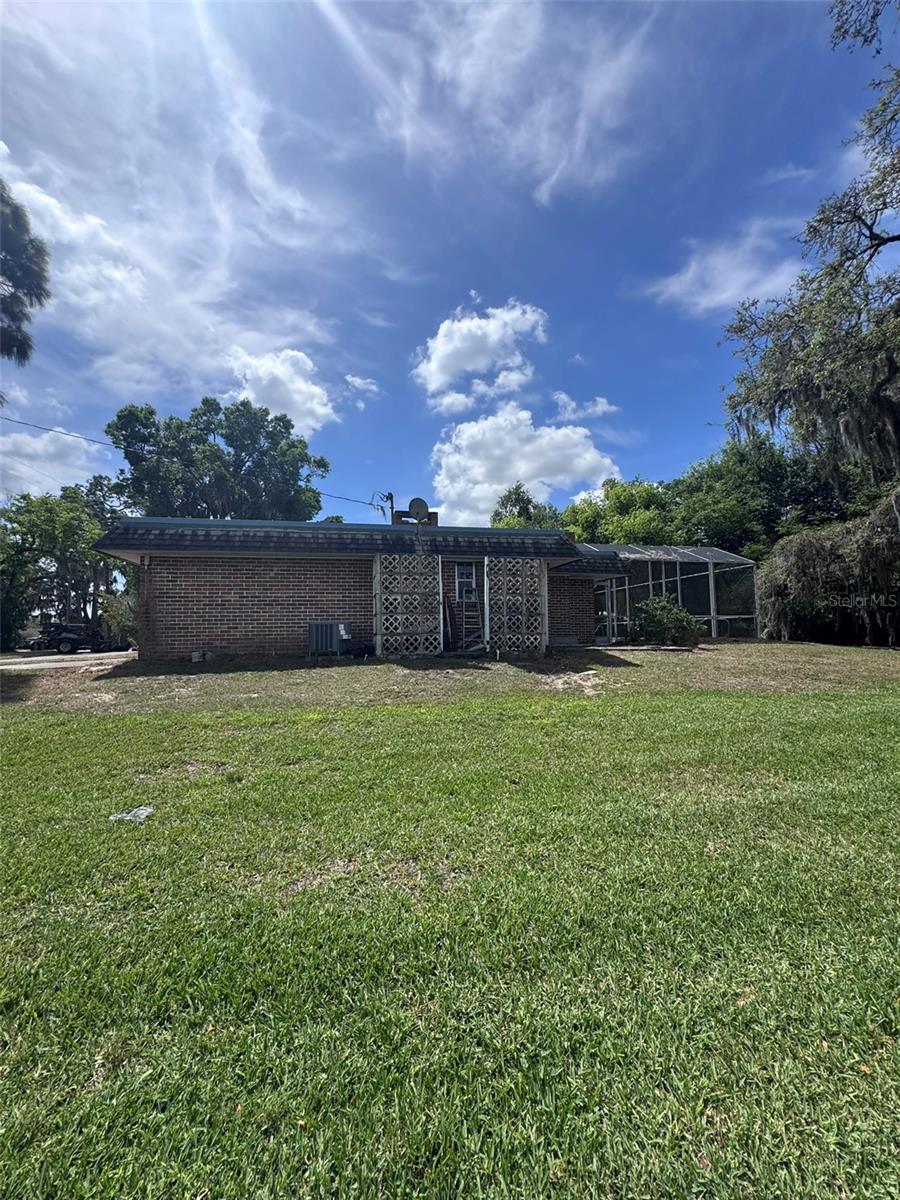 13147 Suburban Ter Property Photo 3