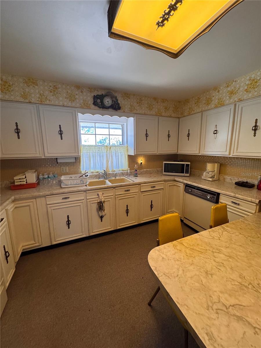 13147 Suburban Ter Property Photo 6