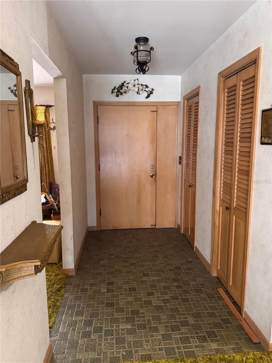 13147 Suburban Ter Property Photo 9