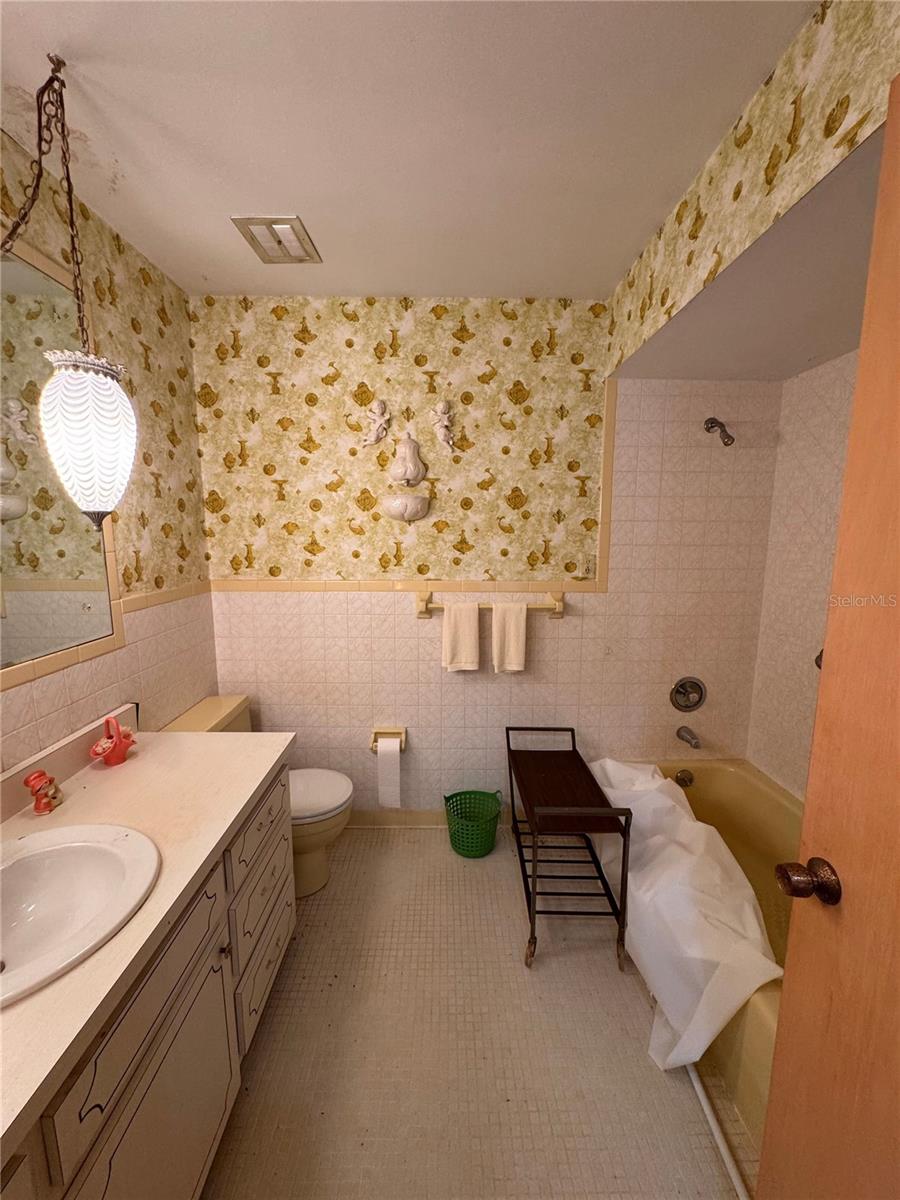 13147 Suburban Ter Property Photo 14