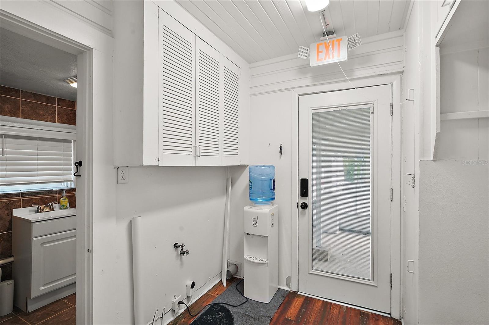 427 S Grove St Property Photo 15