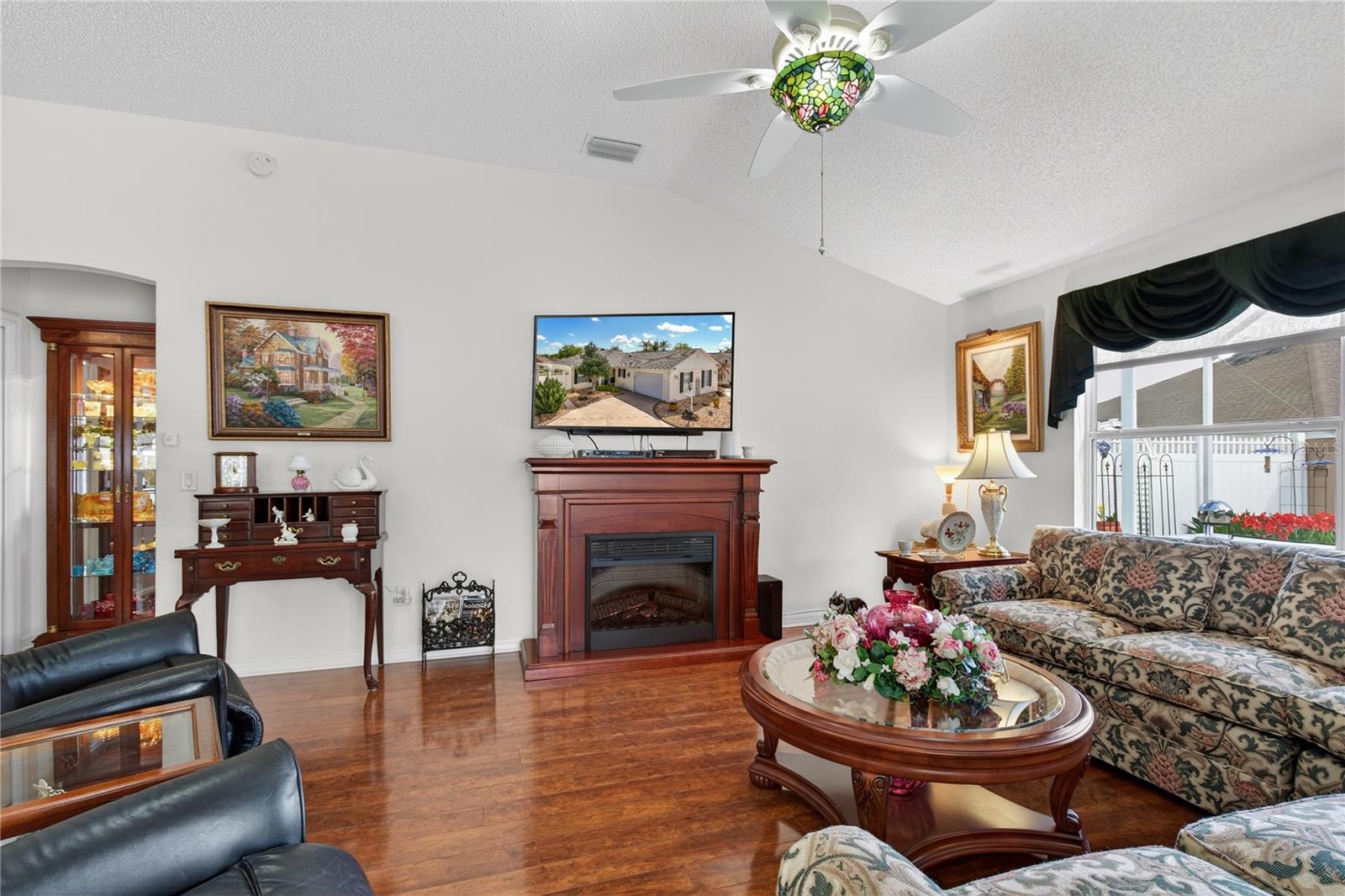 1147 Elizabeth Ct Property Photo 8
