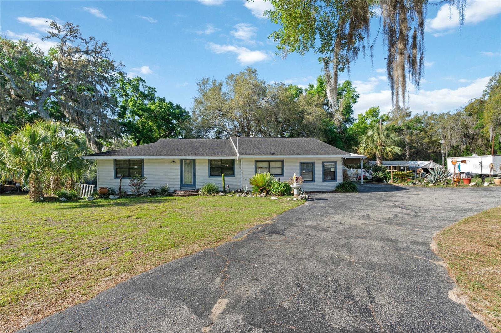 270 W Mcclendon St Property Photo 4