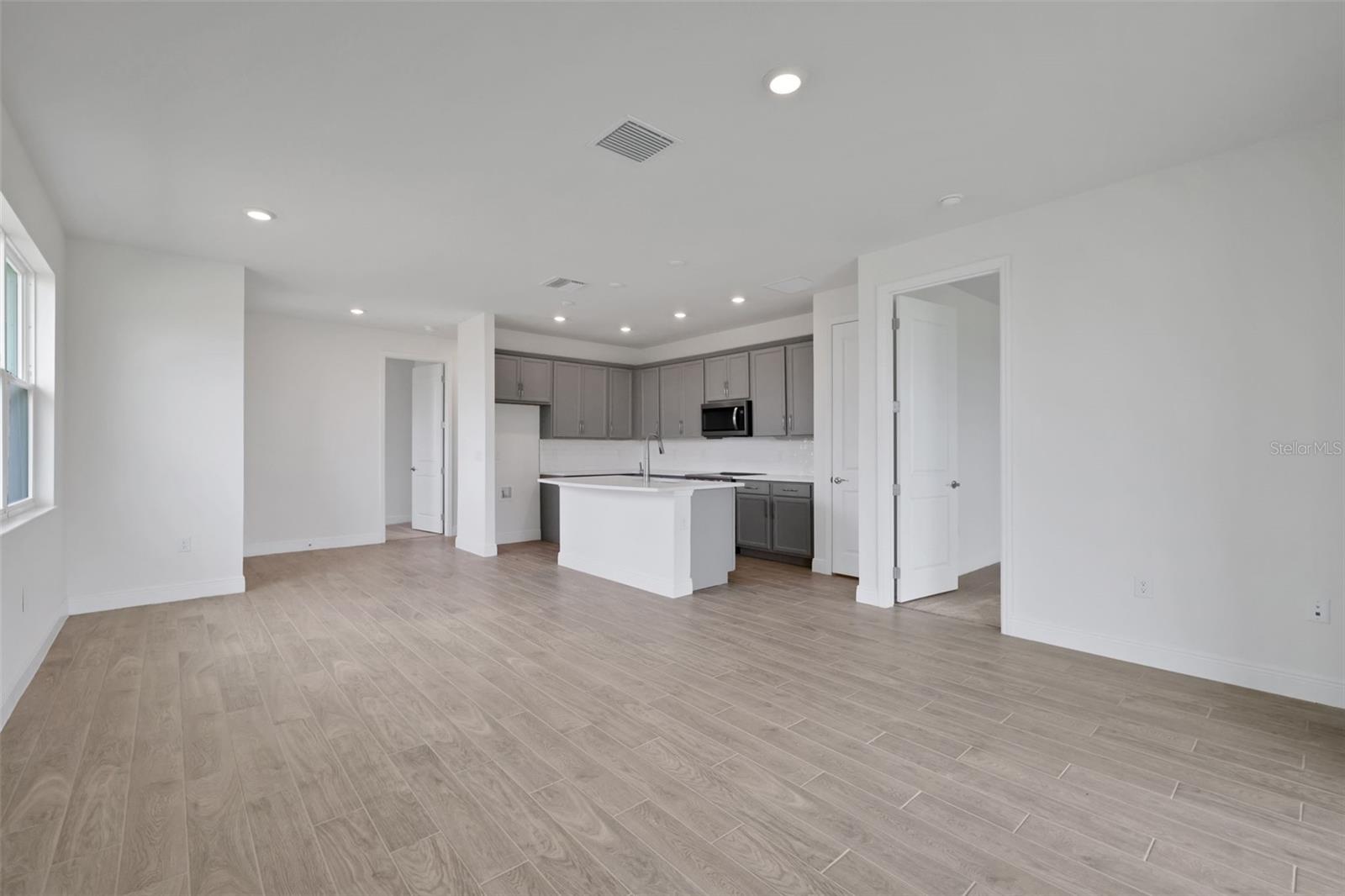 7555 Sea Oak Ct Property Photo 6