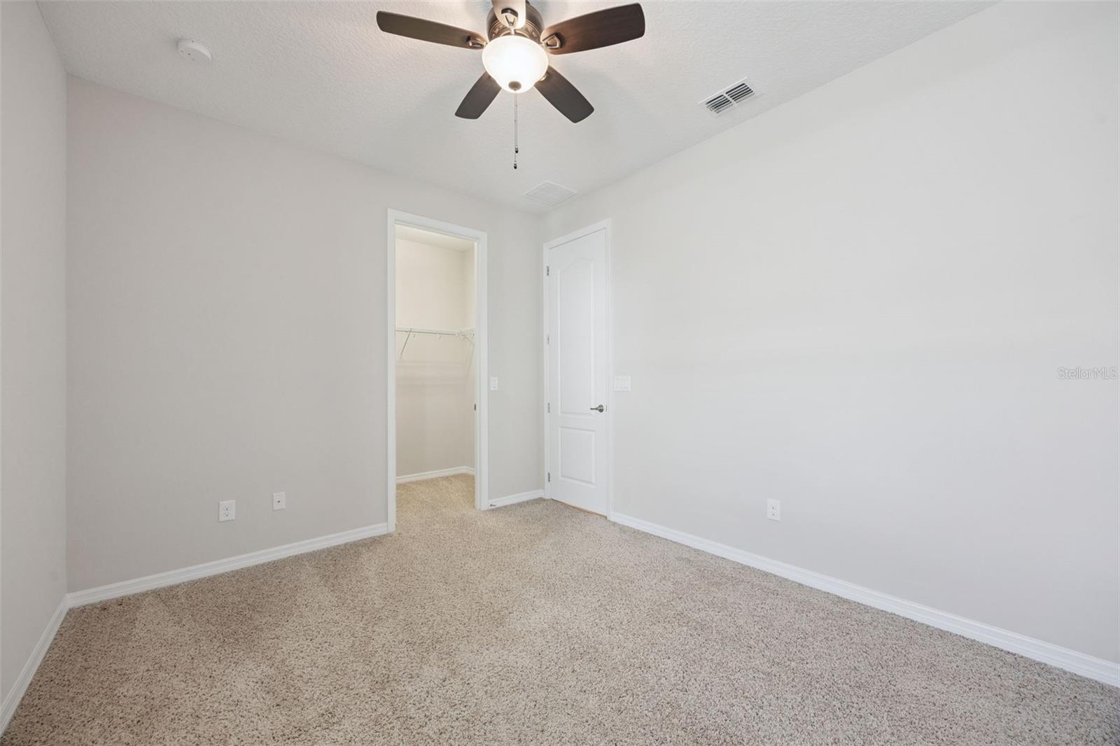 588 Autumn Ash Dr Property Photo 21