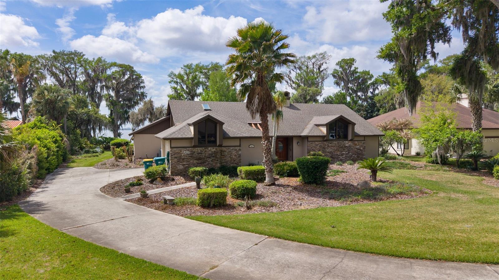 60 SAND LAKE PL Property Photo 1