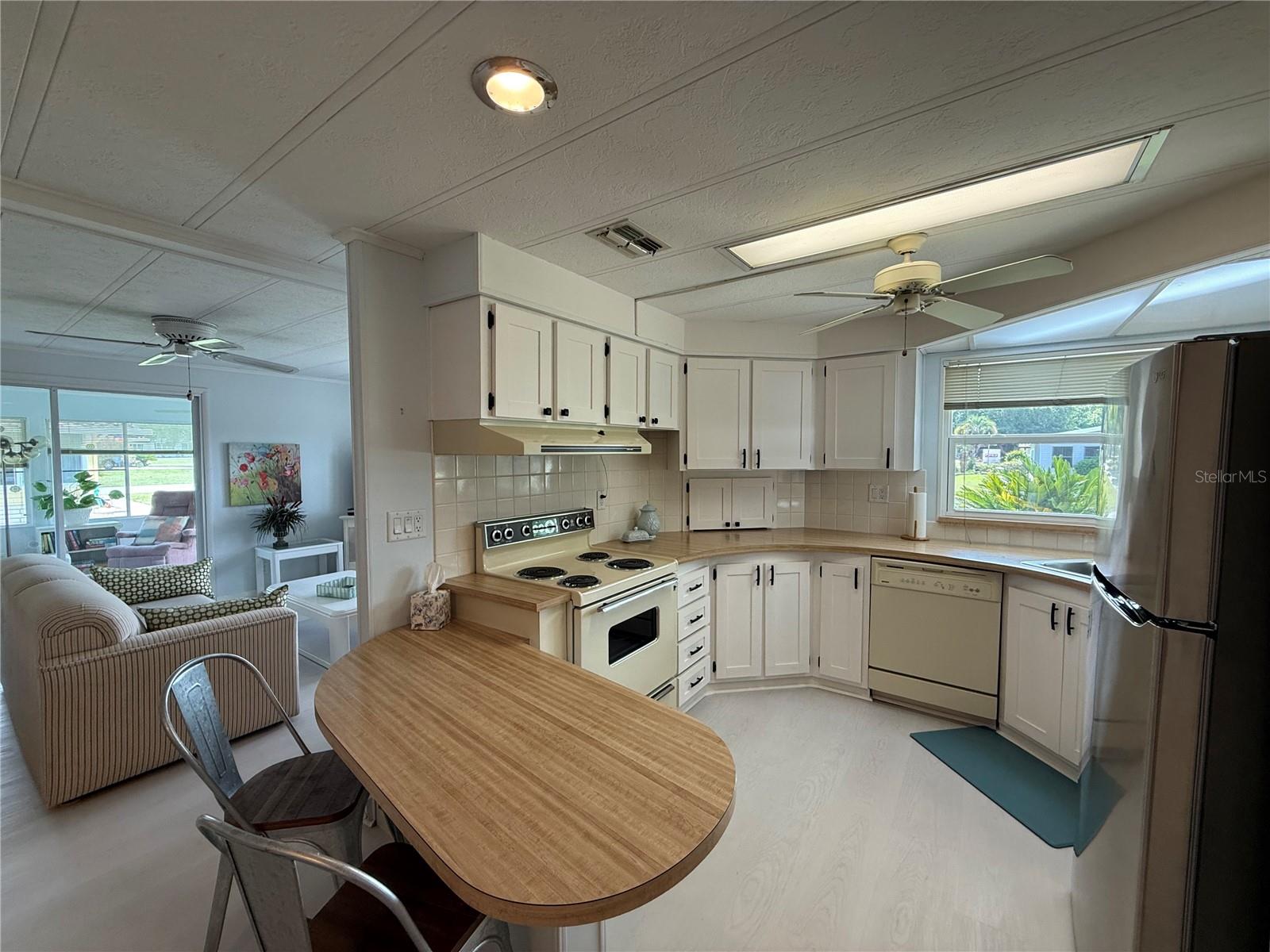 11 N Bobwhite Rd Property Photo 2