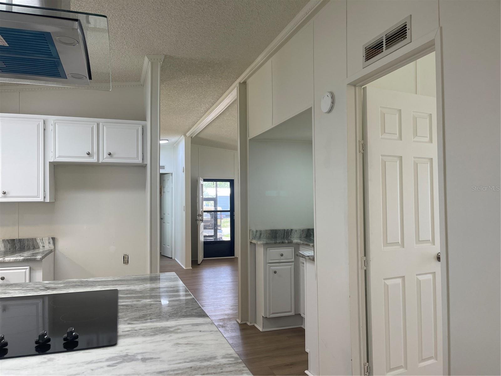 603 Robin Lane Property Photo 12