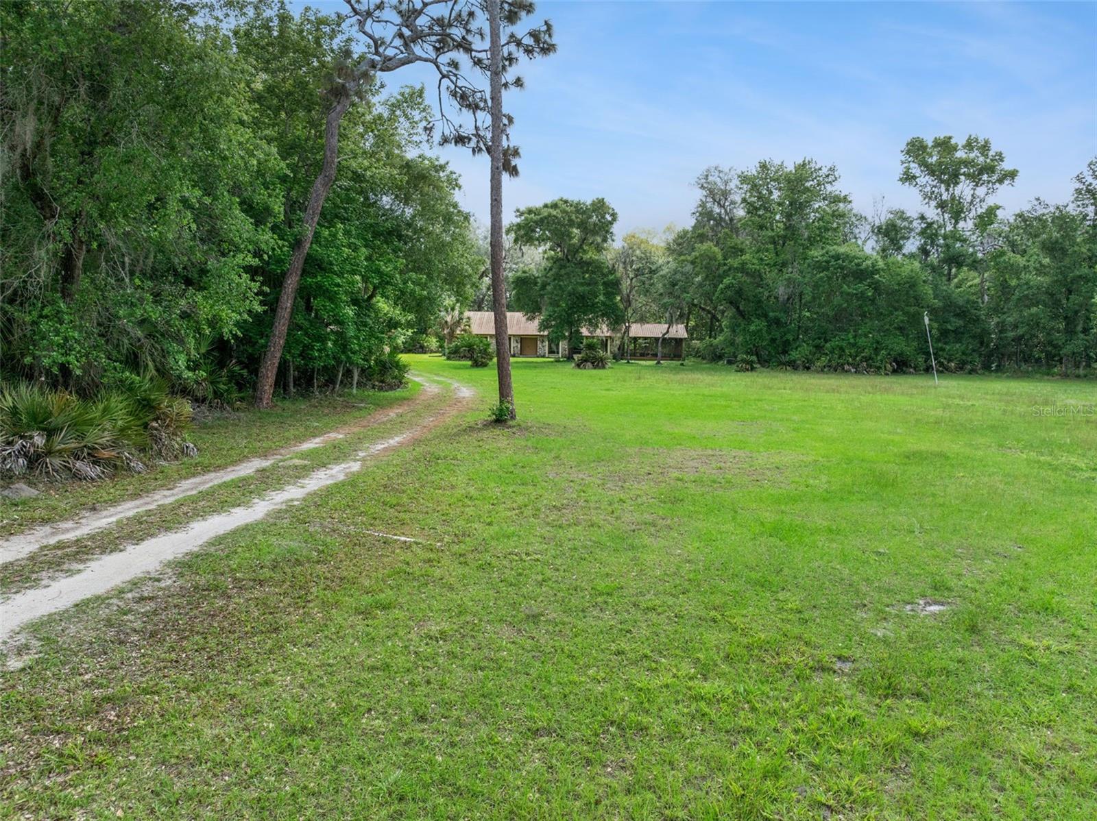2260 Panorama Dr Property Photo 3