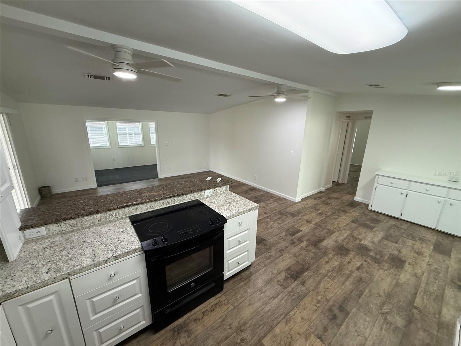 8 Robin Rd Property Photo 6