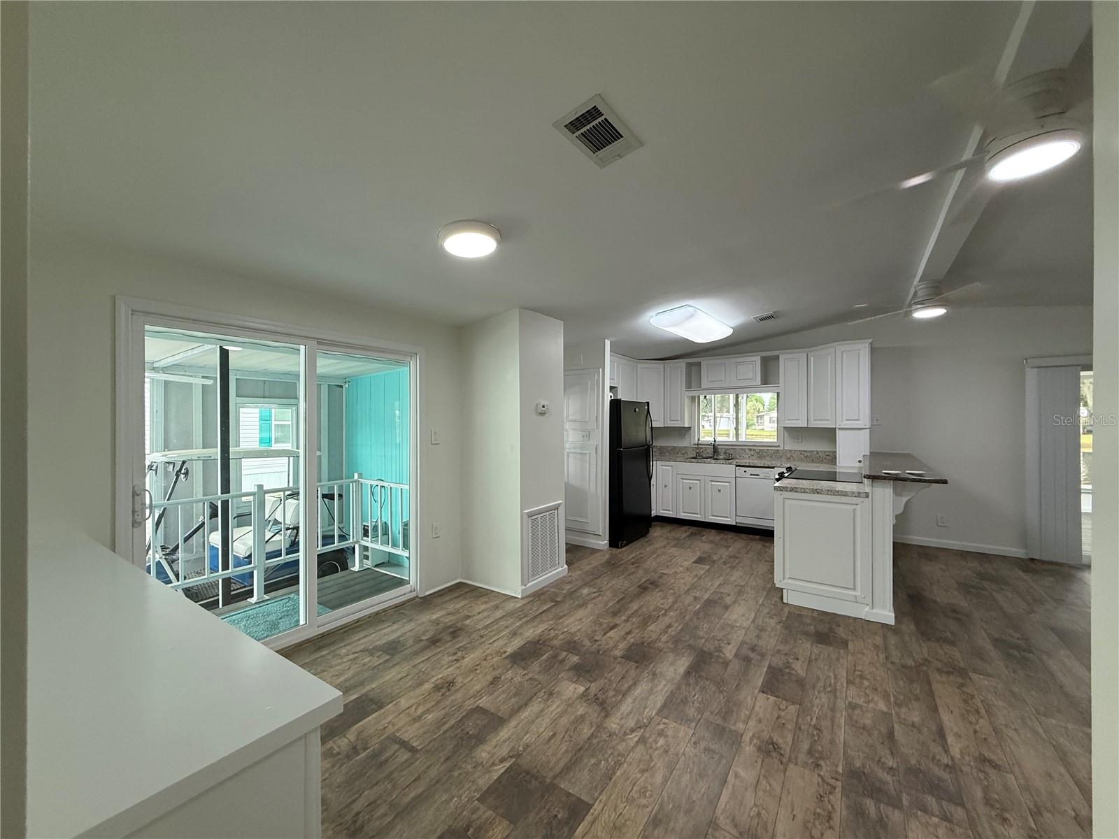 8 Robin Rd Property Photo 10