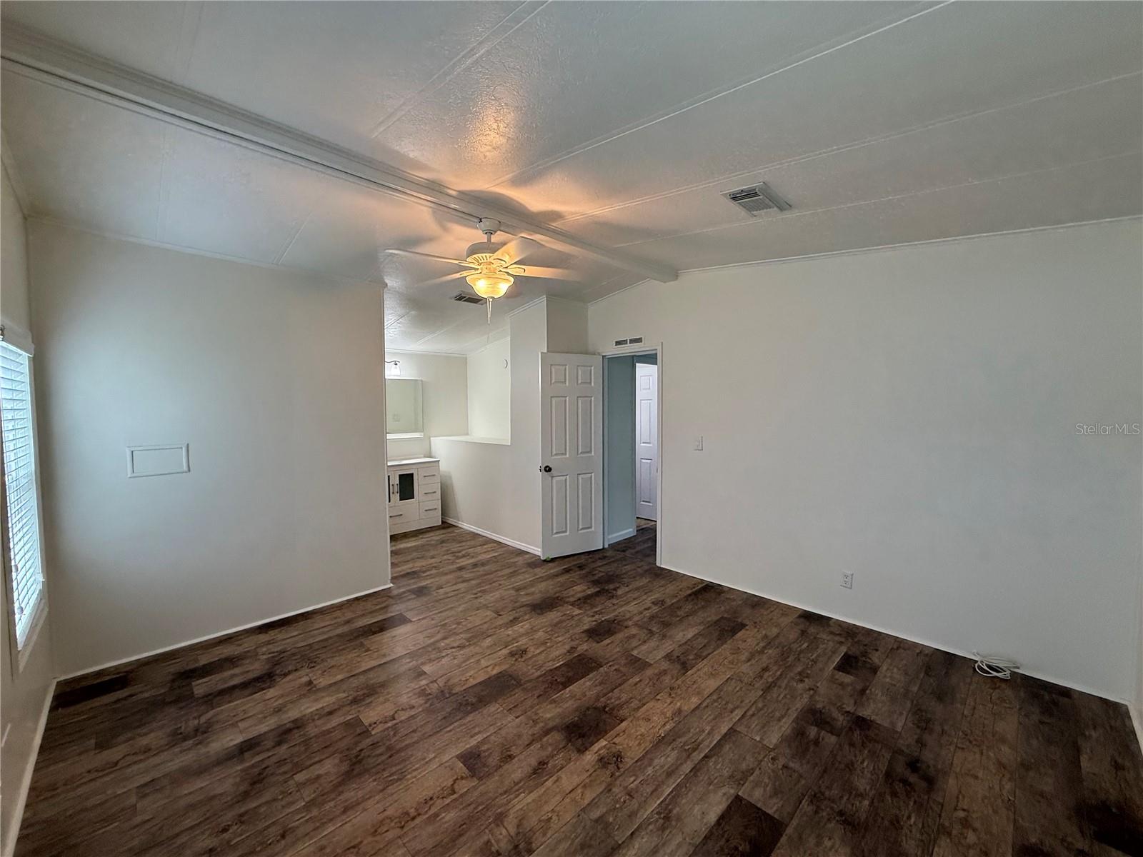 8 Robin Rd Property Photo 12