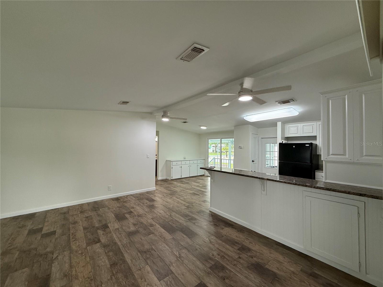 8 Robin Rd Property Photo 14