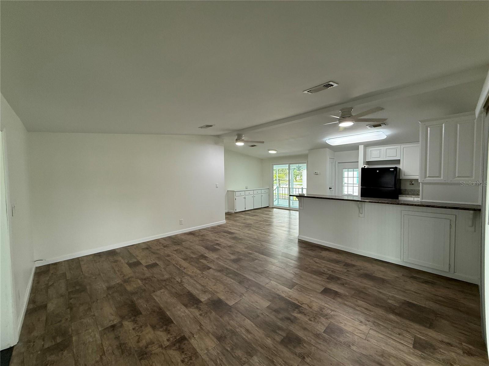 8 Robin Rd Property Photo 16