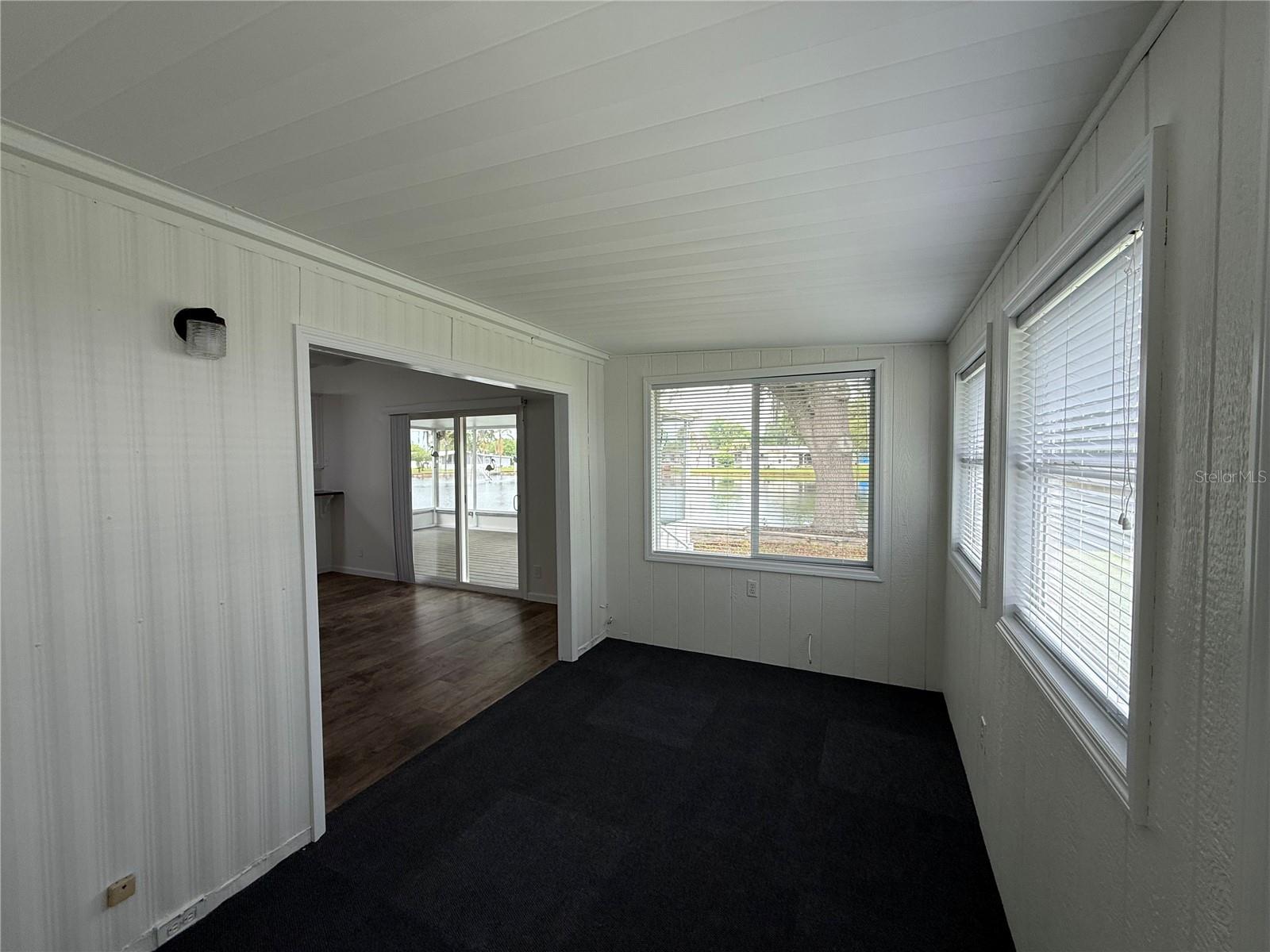 8 Robin Rd Property Photo 28