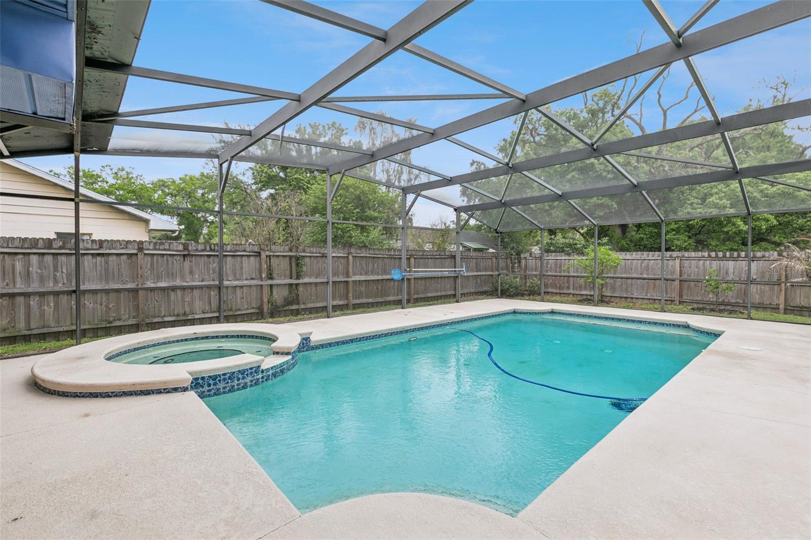 1711 Charleston Ln Property Photo 2