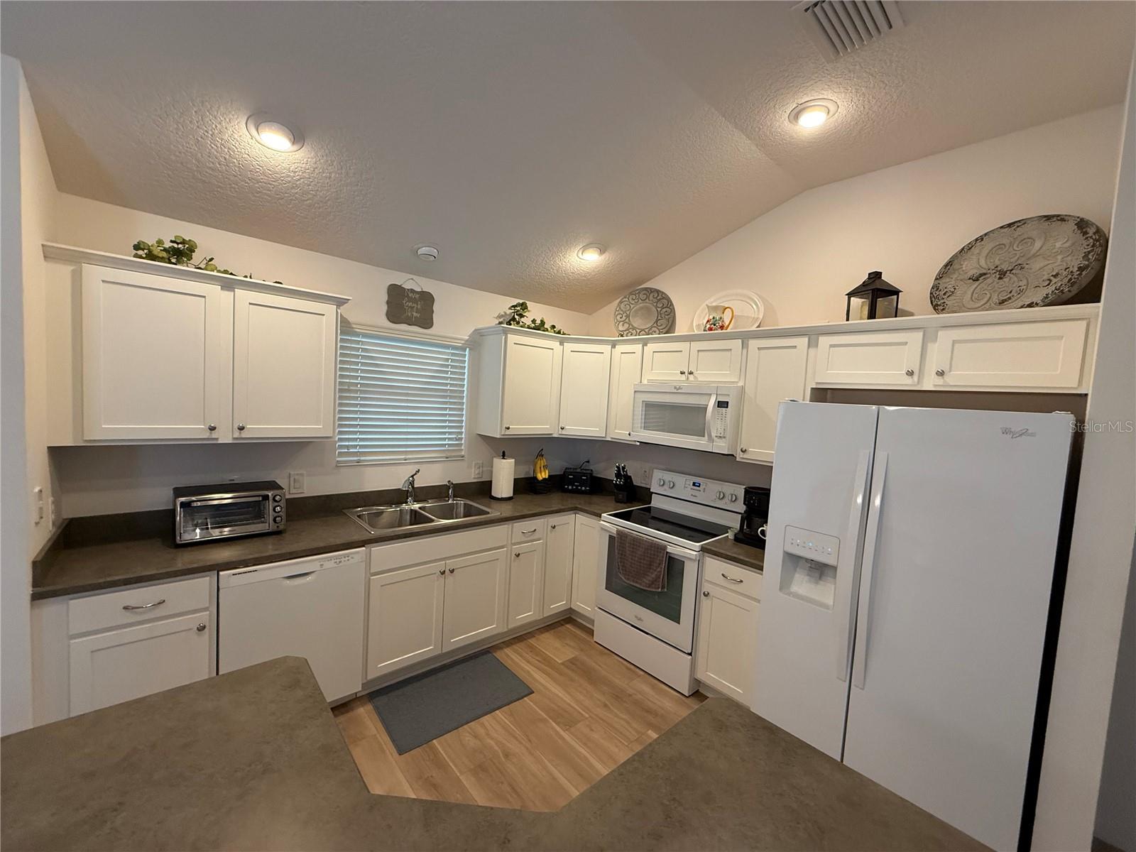 3135 Burns Dr Property Photo 4