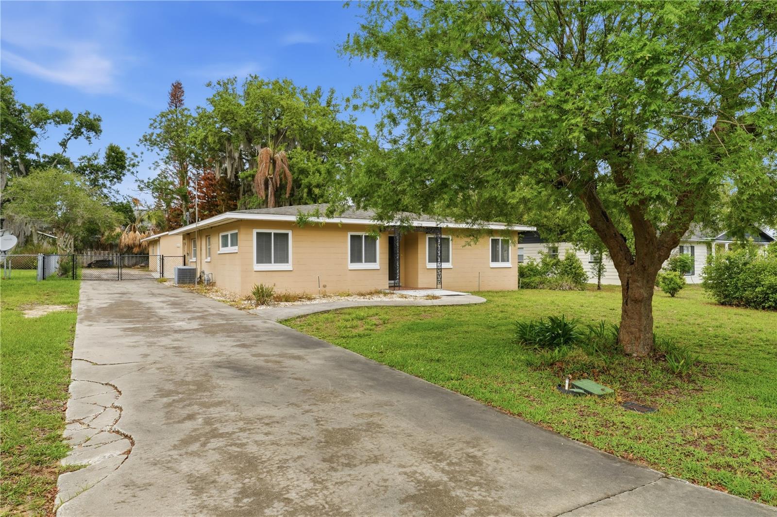 126 E MAGNOLIA AVE