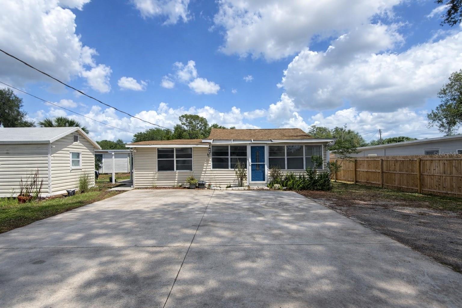 408 Longfellow Blvd Property Photo 1