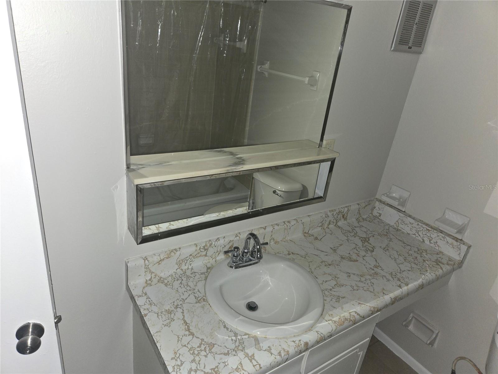 1935 Conway Rd #o5 Property Photo 3