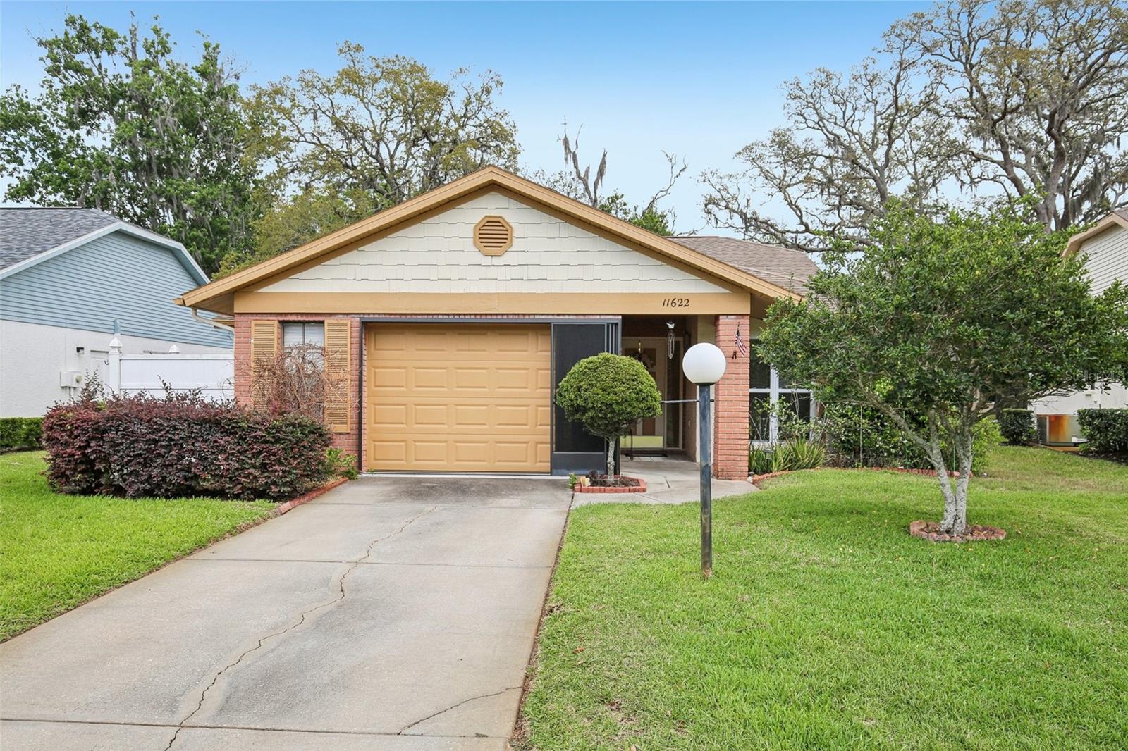 11622 Cocowood Dr Property Photo 2