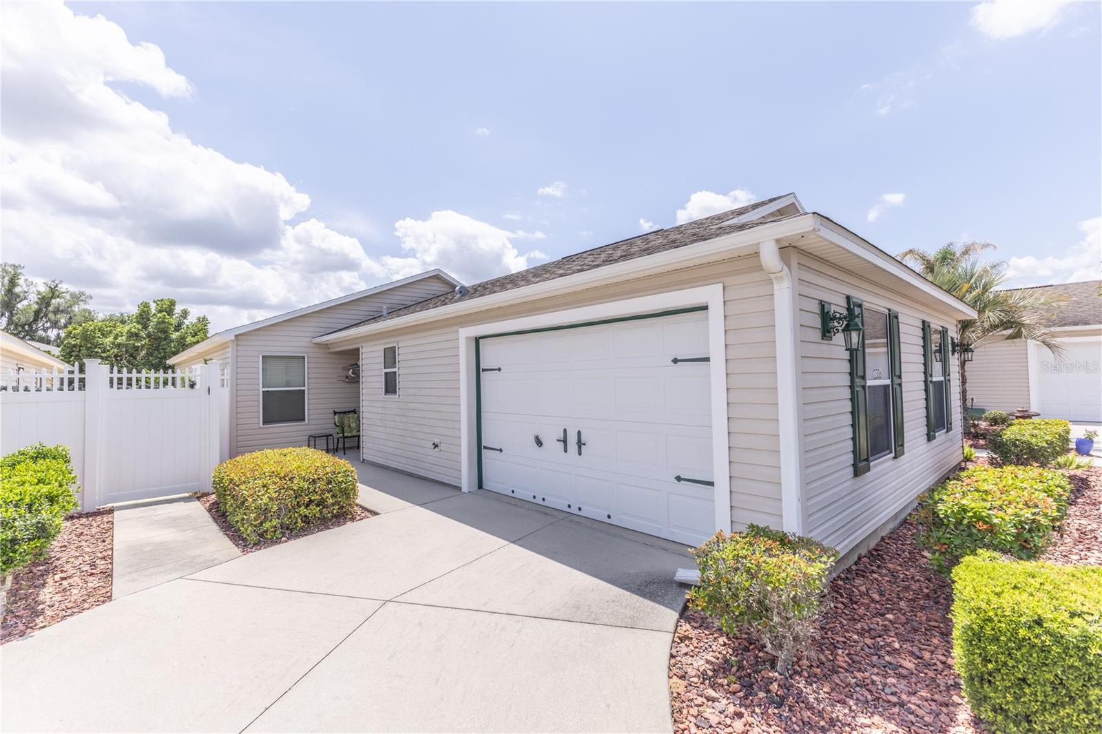 2306 Nackman Pl Property Photo 2