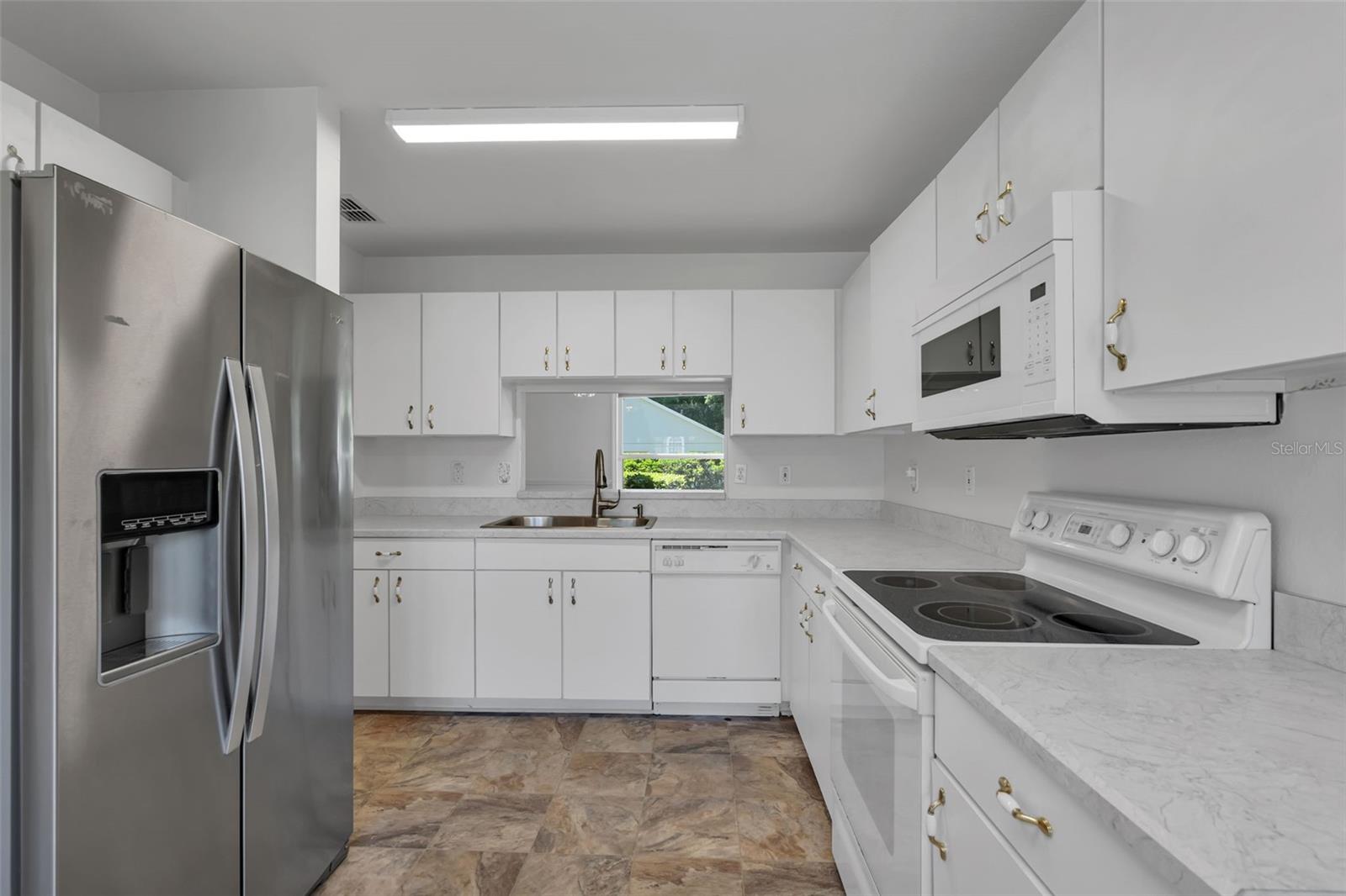 3871 Eversholt St Property Photo 10