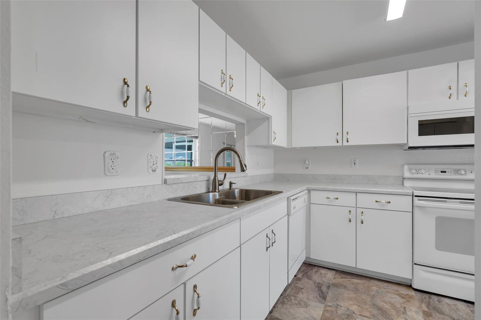 3871 Eversholt St Property Photo 11