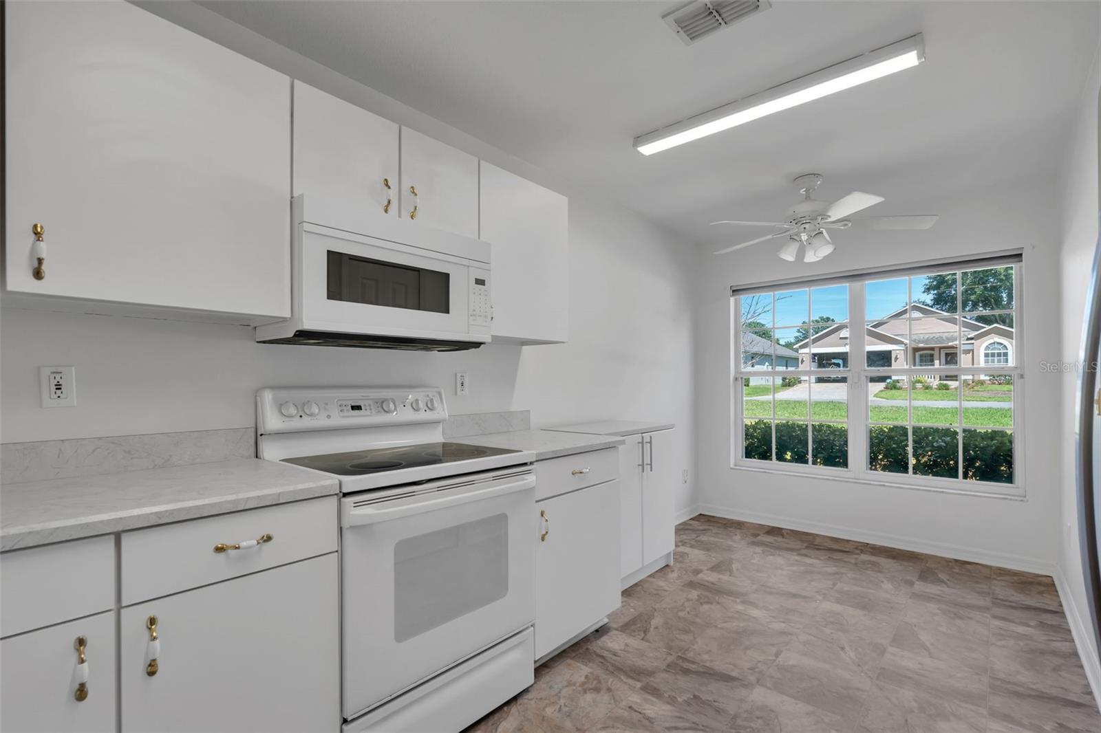 3871 Eversholt St Property Photo 12