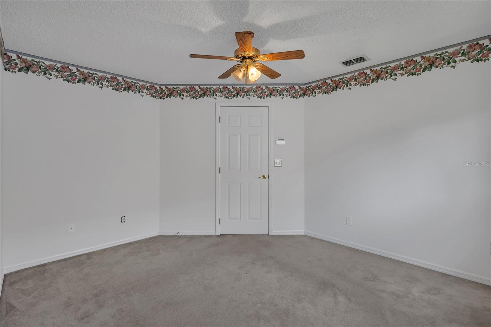 3871 Eversholt St Property Photo 13